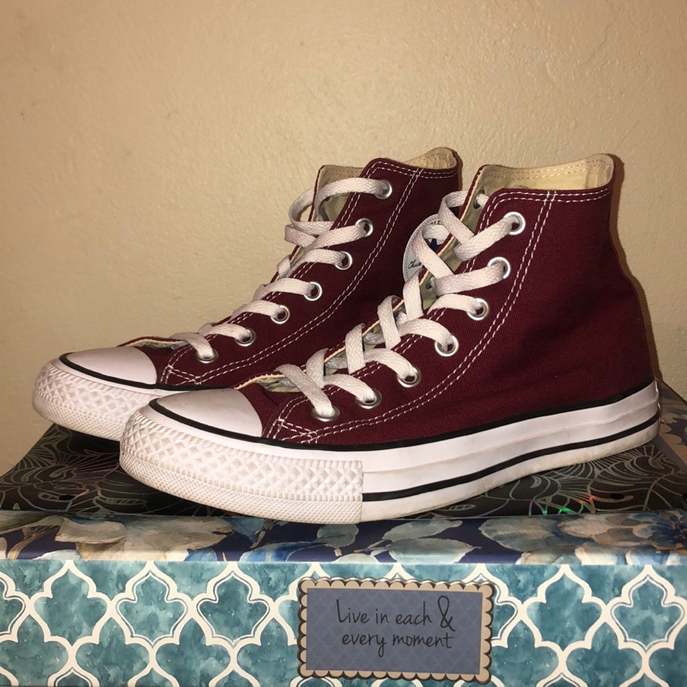 Maroon high top converse